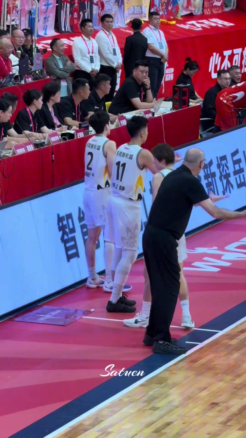 無奈的一家三口！絕望的教練，氣瘋了的皮總！