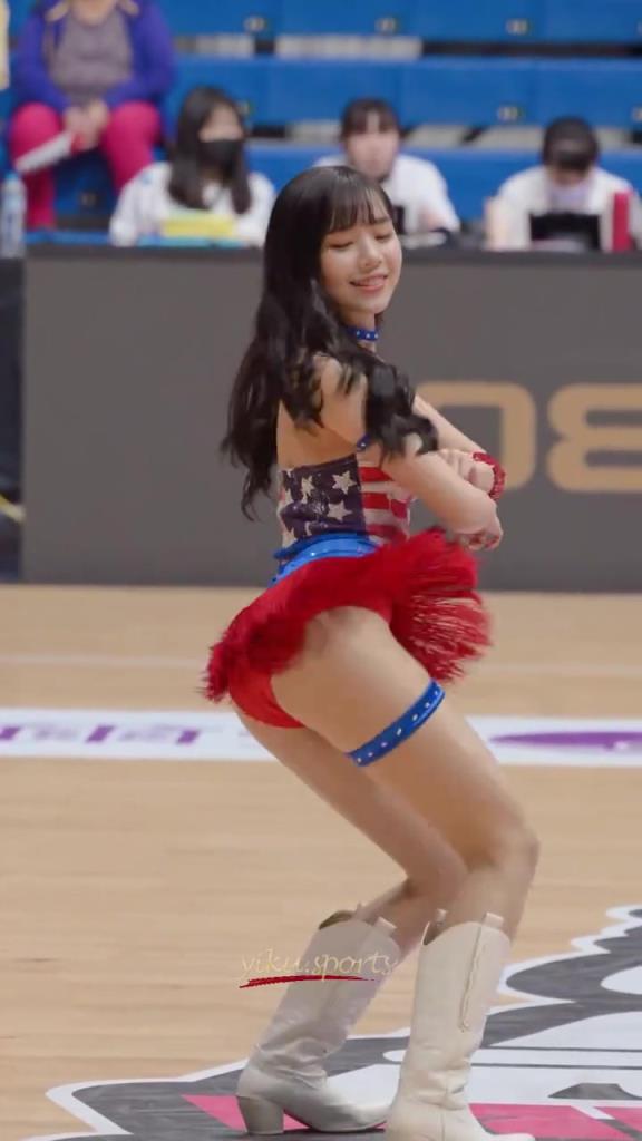 最好的啦啦隊小姐姐！自信，健康充滿活力！