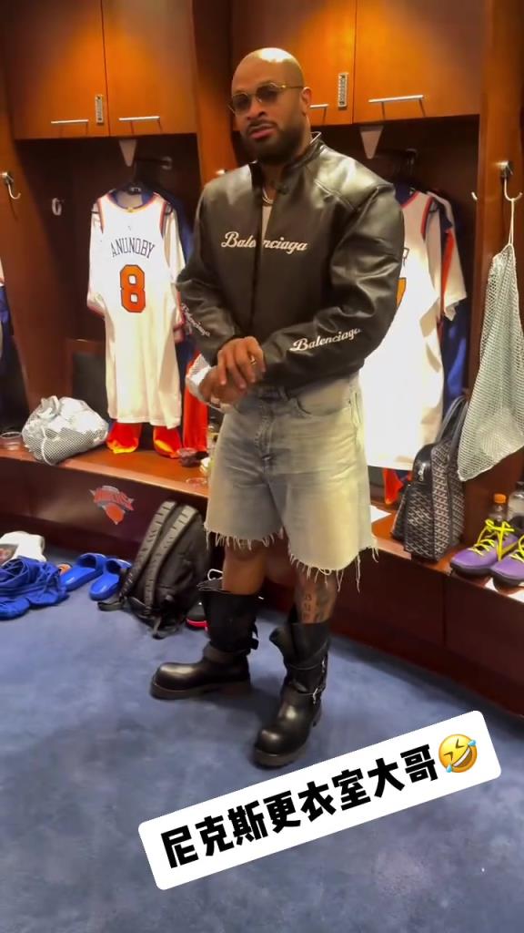 這身就有點看不懂了！“鞋王”塔克今日上腳大頭皮靴